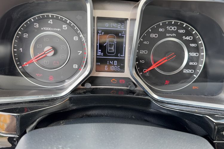 Used Zotye Domy X5 2016 1.5T Manual Luxury 7-Seater Model China IV Standard Odometer Close Up