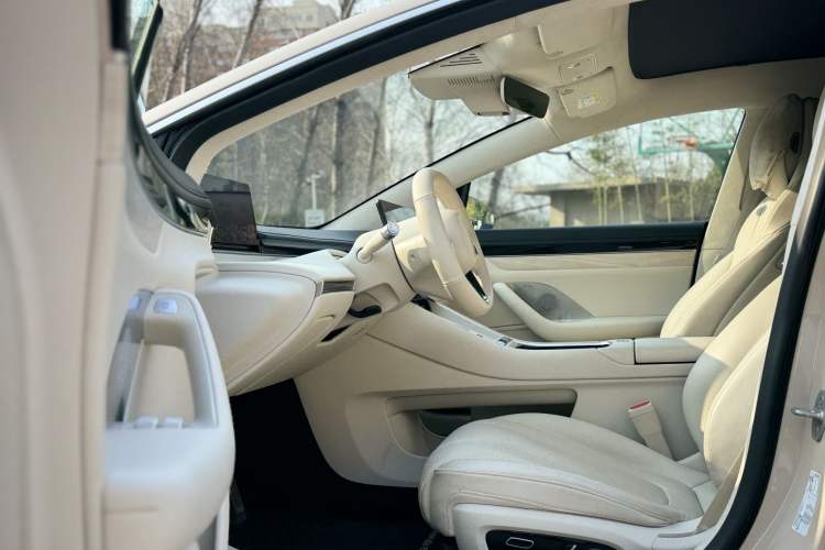 Used Hima Luxeed S7 2025 855 km Max