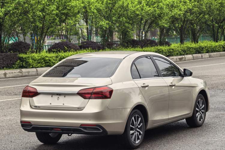 Used Geely Auto Emgrand 2019 Leading Edition 1.5L CVT Upward-Connected Model China VI Standard Exterior 5