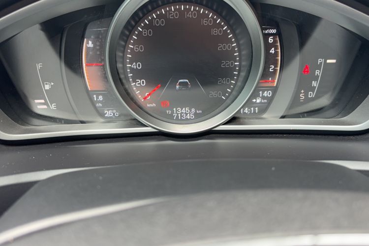 Used Volvo V40 2018 Cross Country T3 Zhiya Edition Odometer Close Up