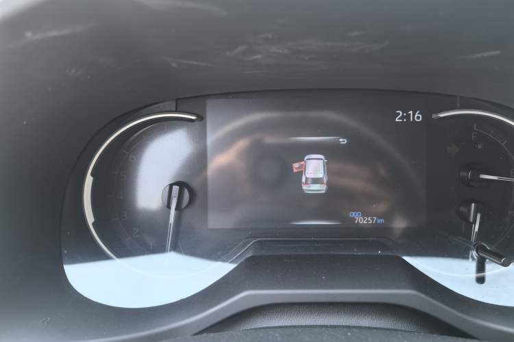 Used Toyota RAV4 2023 2.0L CVT Two-Wheel Drive Fashion Edition Odometer Close Up