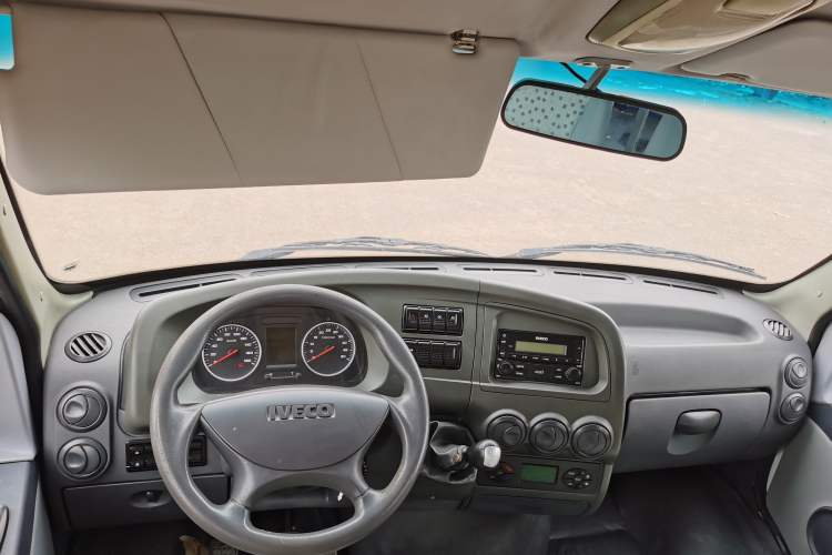 Used Iveco Power Daily 2017 2.5T Classic A32 Mid-Roof 6-7 Seater Bus 47Z5