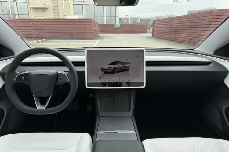 Used Tesla Model 3 2023 Long-Range All-Wheel-Drive Version Interior 3