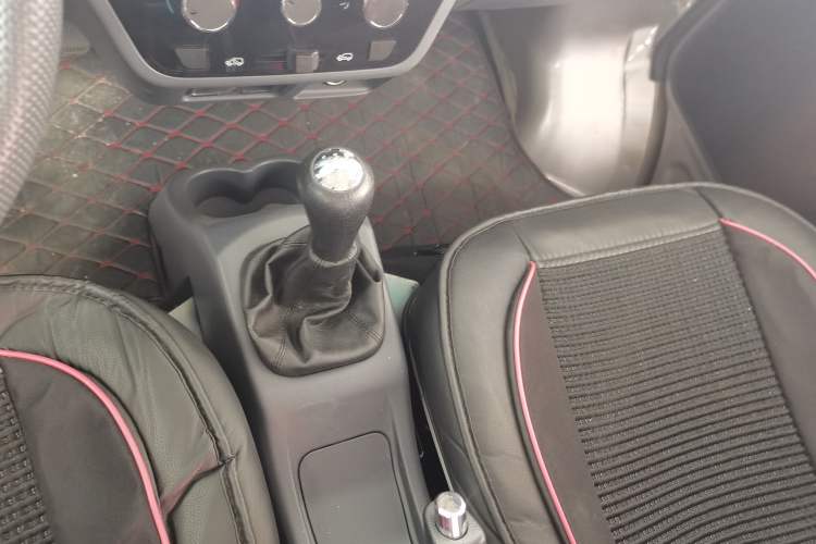 Used Jinbei Hiace X30 2023 1.5L Super-Comfortable Passenger Van 5/6/7-Seater Non-Air-Conditioned Version Model SWC15M