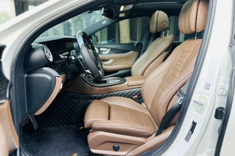 Used Mercedes-Benz E-Class 2022 Revised E 300 L Sporty and Stylish Edition Interior 6