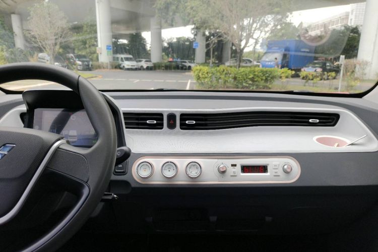 Used Wuling Hongguang MINIEV 2020 Enjoyment Model Lithium Iron Phosphate Interior 5