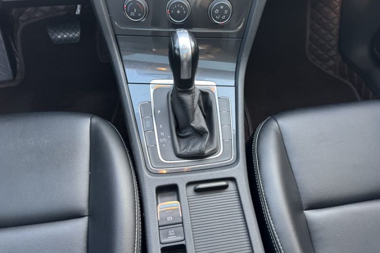 Used Volkswagen Golf 2019 200TSI DSG Comfort & Ambition Edition China VI Standard Gear Lever