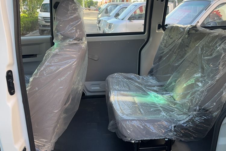 Used Jinbei Hiace X30 2022 1.5L Business-Class Central Air-Conditioned Coach China VI Standard SWC15M
