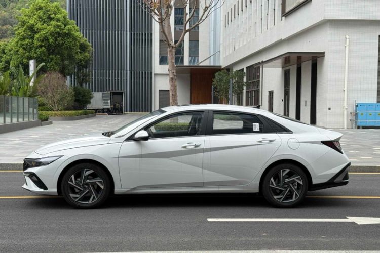 Used Hyundai Elantra 2023 1.5L CVT GLX Elite Edition Exterior 6