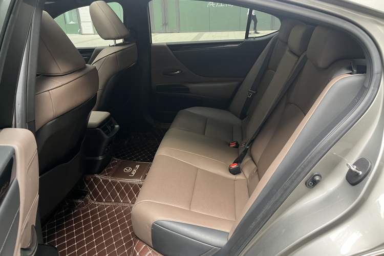 Used Lexus ES 2023 260 Excellence Edition Interior 3