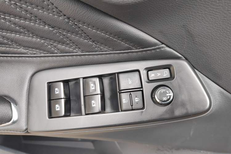 Used Toyota Avalon 2019 2.5L Touring Premium Version China VI Standard
