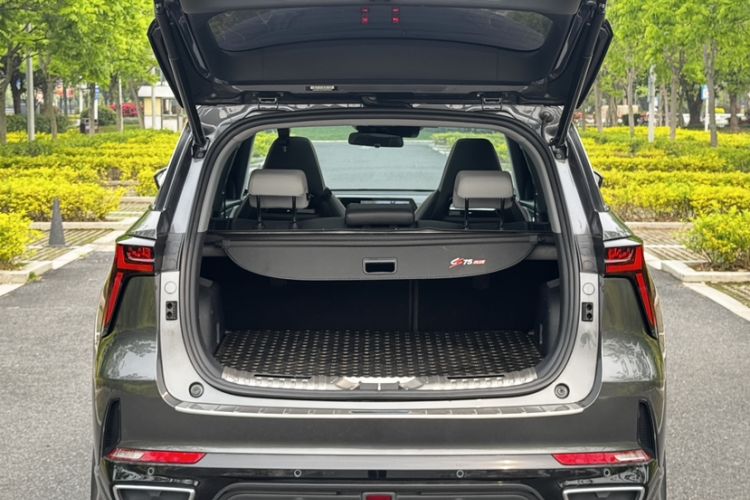 Used CHANGAN CS75 PLUS 2023 3rd Generation 1.5T Automatic Pilot Model Trunk