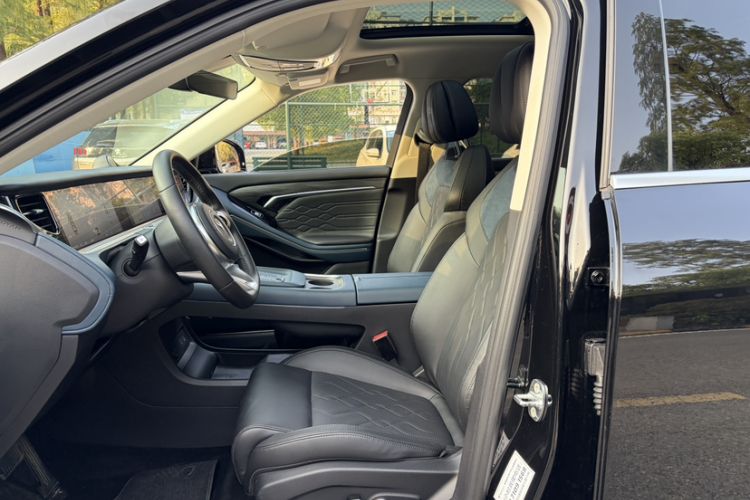 Used VOYAH FREE 2023 Four-Wheel Drive Extended-Range Model with Ultra-Long Range
