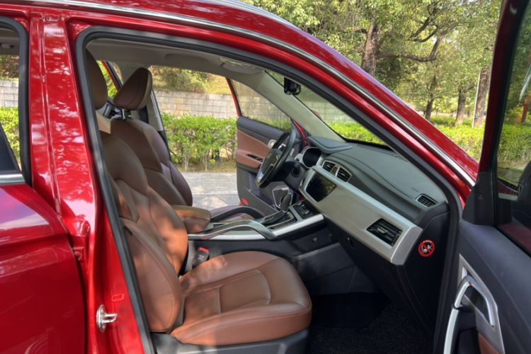 Used Geely Auto Emgrand X7 Sport 2018 1.8TD Automatic Two-Wheel Drive ZhiZun Model with 4G Connectivity