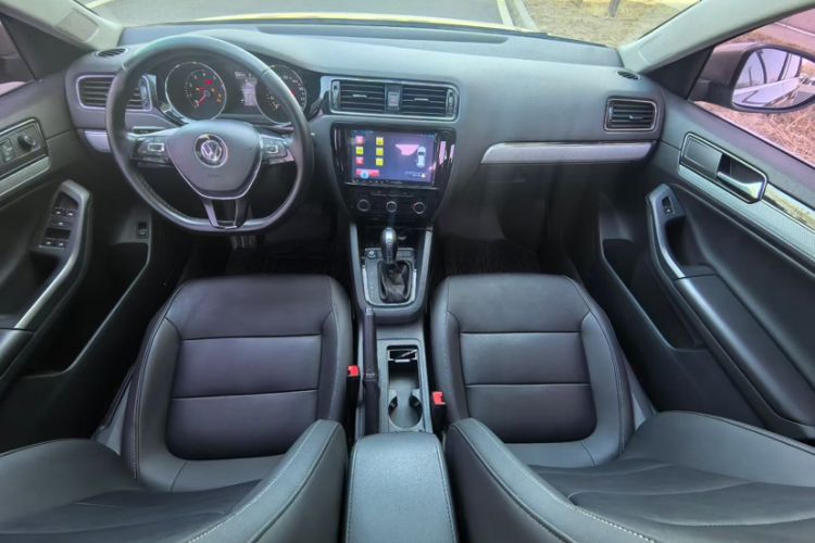 Used Volkswagen Sagitar 2017 1.6L Automatic Comfort Model Interior 1