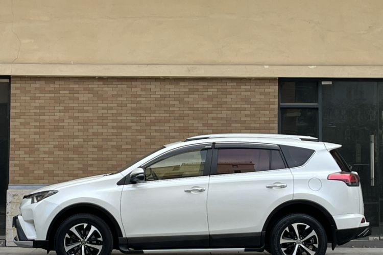 Used Toyota RAV4 2016 2.0L CVT Two-Wheel Drive Fashion Edition China V Standard