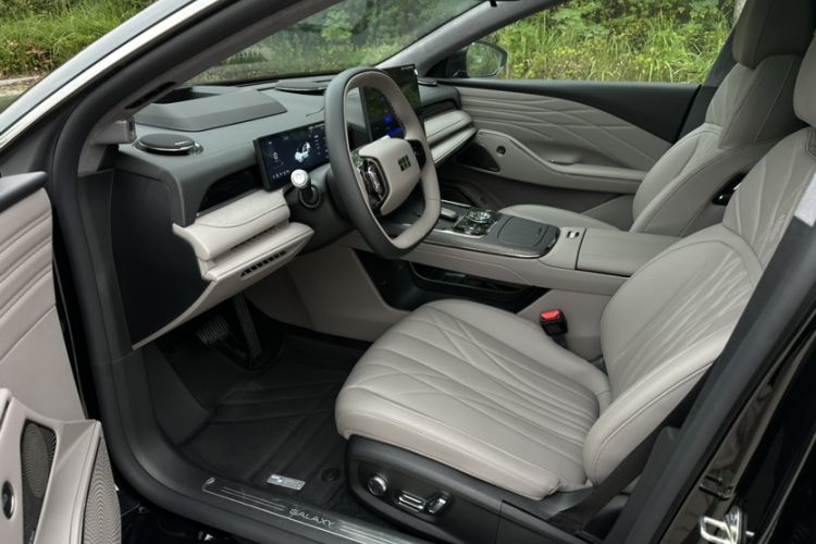 Used Geely Galaxy Galaxy 8 2025 130km EM-i Flagship Edition