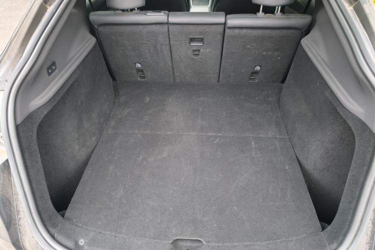 Used Tesla Model Y 2025 Rear-Wheel-Drive Version