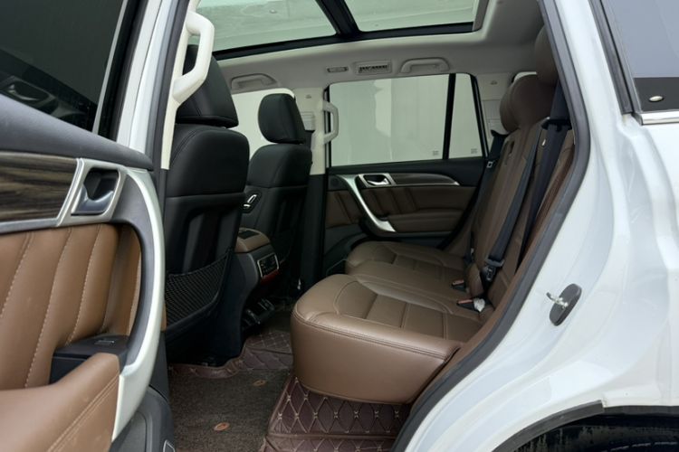 Used Haval H9 2017 2.0T Gasoline 4x4 Premium 5-Seater Interior 2