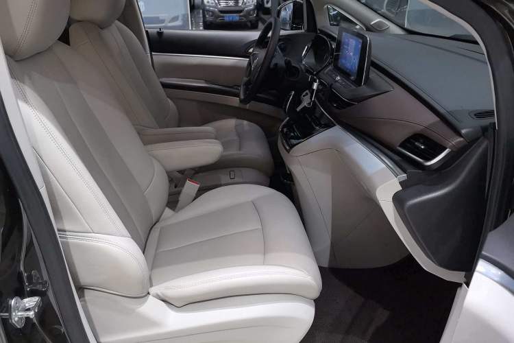 Used Buick GL8 2021 Land Cruiser Executive Class 652T Comfort Model
