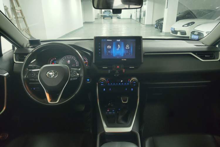 Used Toyota RAV4 2020 2.0L CVT Two-Wheel Drive Fashion PLUS Edition Interior 1