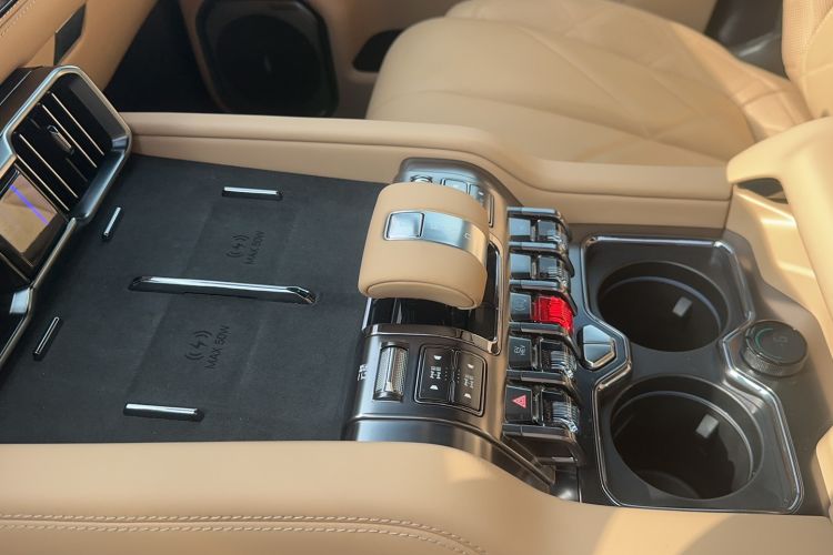 Used Formula Leopard 8 2025 Smart & Brave Flagship Edition 6 Seats
