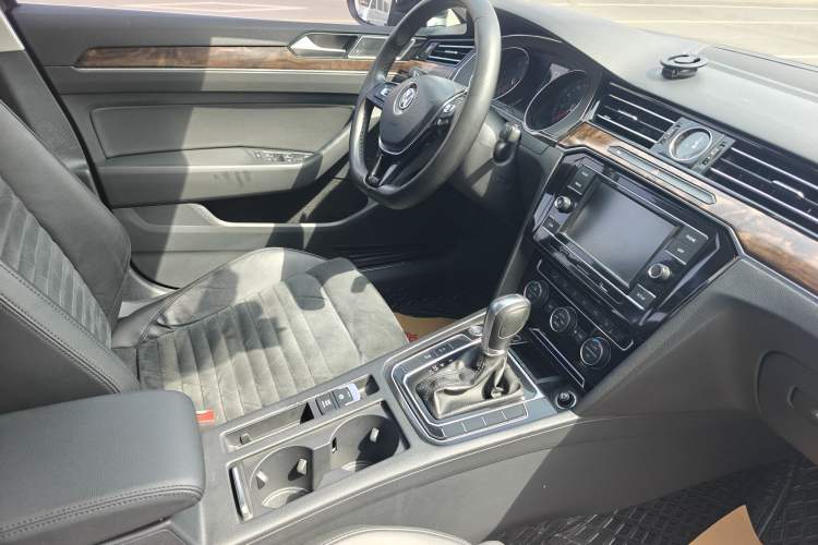 Used Volkswagen Magotan 2017 330TSI DSG Luxury Model Interior 2