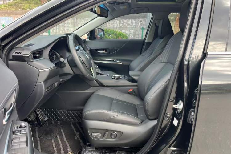 Used Toyota Harrier 2023 2.0L CVT Two-Wheel Drive Luxury Edition Interior 2