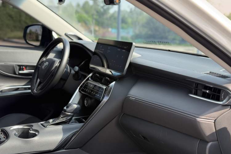 Used Toyota Venza 2023 2.0L CVT Two-Wheel Drive Prestige Version Interior 10