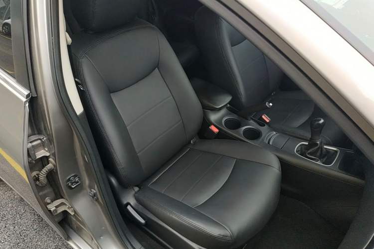 Used Nissan Tiida 2011 1.6L Manual Comfort Edition