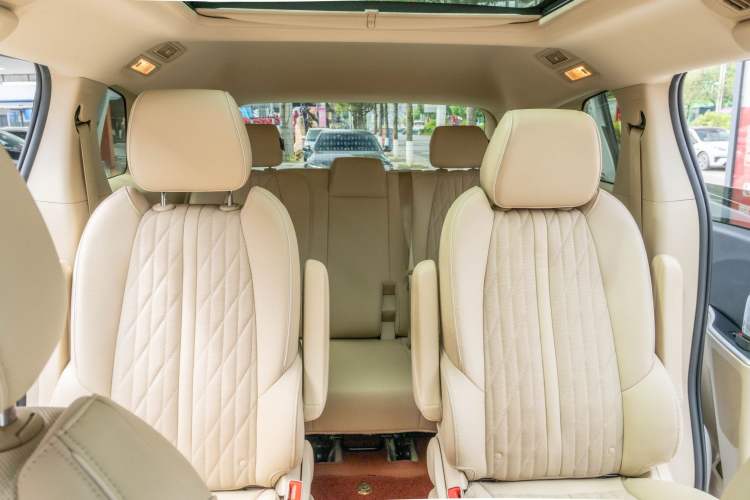 Used Buick GL8 2023 Land Executive Class Deluxe Model Interior 9