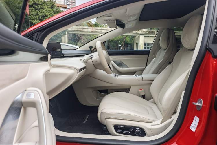 Used Hima Luxeed S7 2025 785 km Ultra