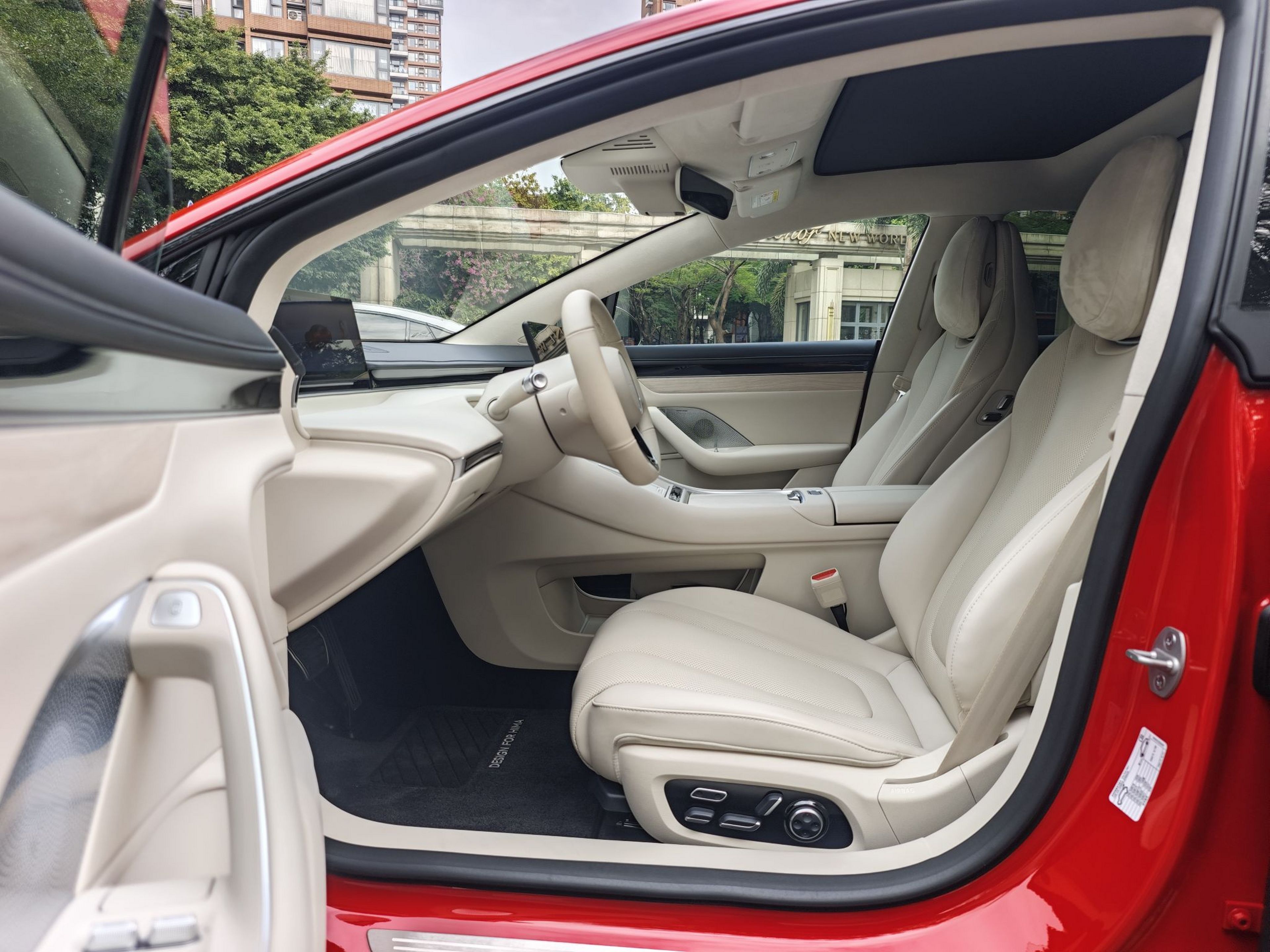 Переднее сиденье в автомобиле