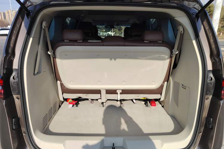 Used Buick GL8 2022 Land Cruiser Executive Class 652T Comfort Model
