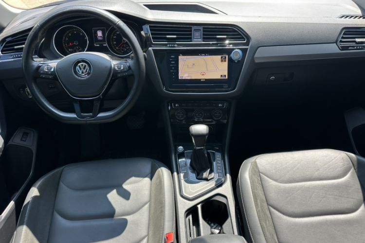 Used Volkswagen Tiguan L 2019 Revised 330TSI Automatic Two-Wheel Drive Smart & Luxury Edition China VI Standard
