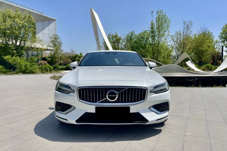 Used Volvo S60 2022 B4 Zhiyuan Luxury Edition
