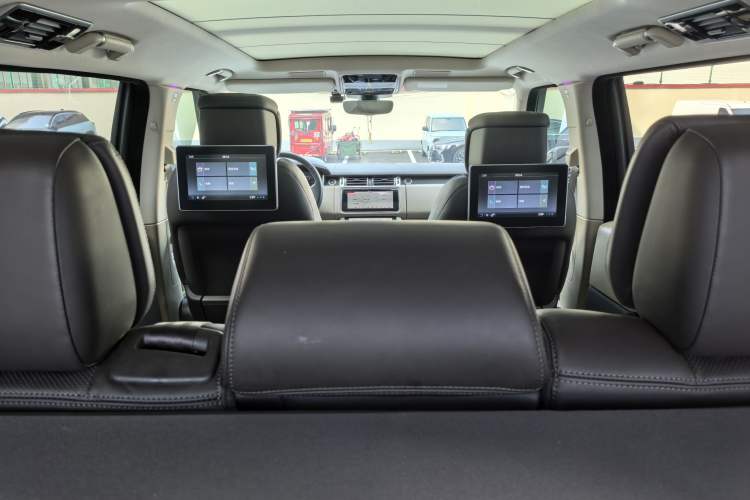 Used Land Rover Range Rover 2022 3.0 L6 400 PS Classic Extended Version