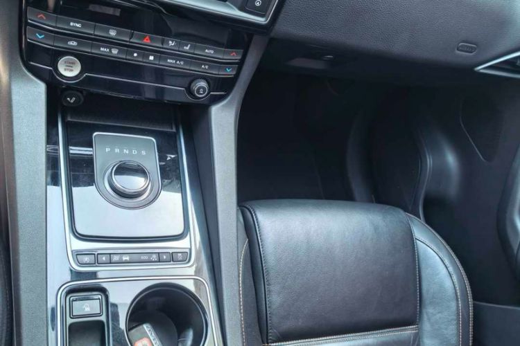 Used Jaguar F-PACE 2016 2.0T Two-Wheel Drive Urban Luxury Edition