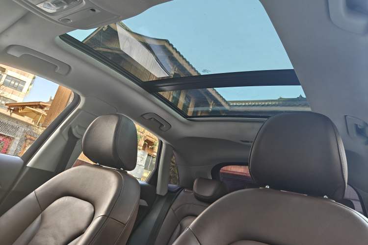 Used Audi Q3 2016 35 TFSI quattro all-wheel-drive style model Headliner