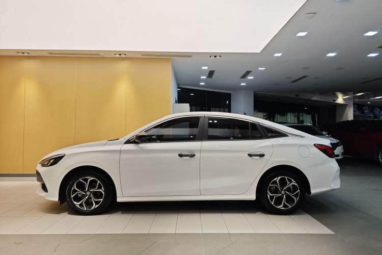 Used MG 5 2022 180 DVVT CVT Youth Luxury Edition
