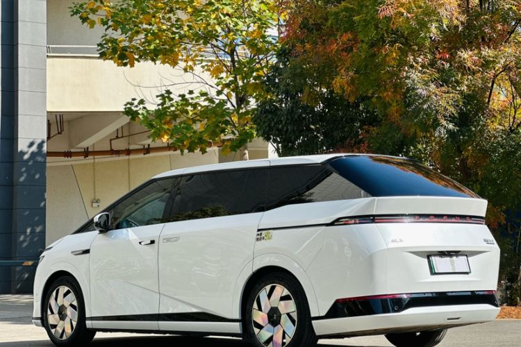 Used XPeng X9 2024 640 All-Wheel Drive High-Performance Max
