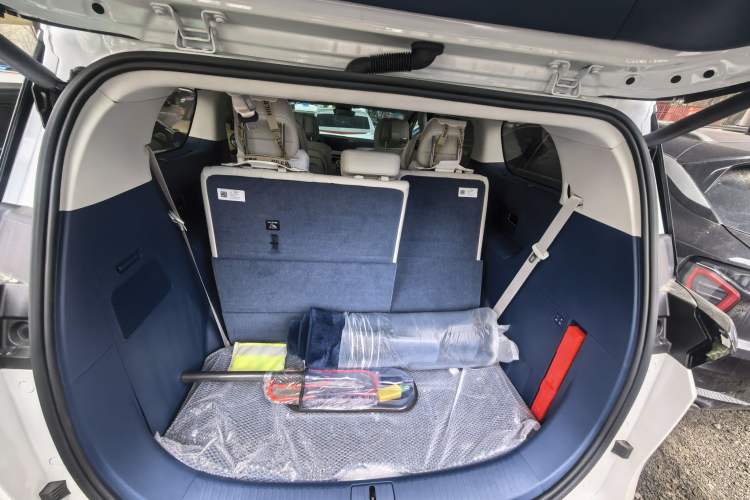 Used Buick GL8 New Energy 2024 Lu Zun Luxury Edition 7-Seater Trunk