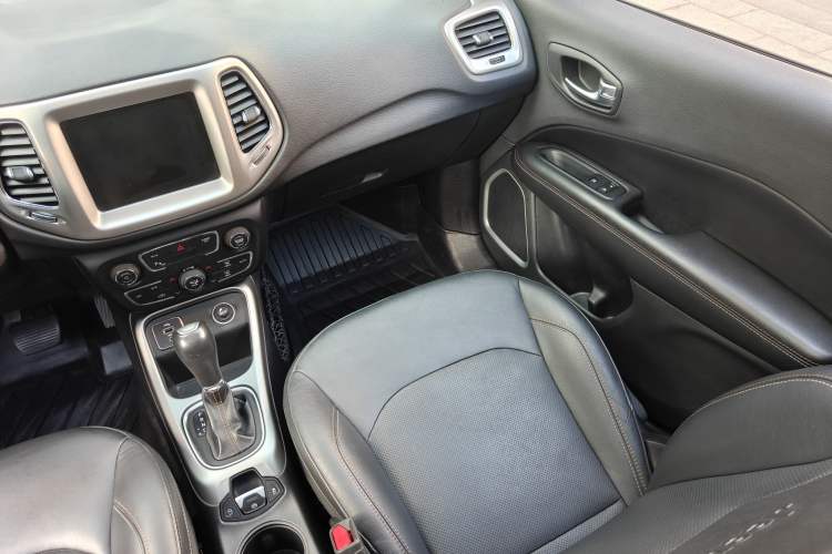 Used Jeep Compass 2017 200T Automatic Family Edition
