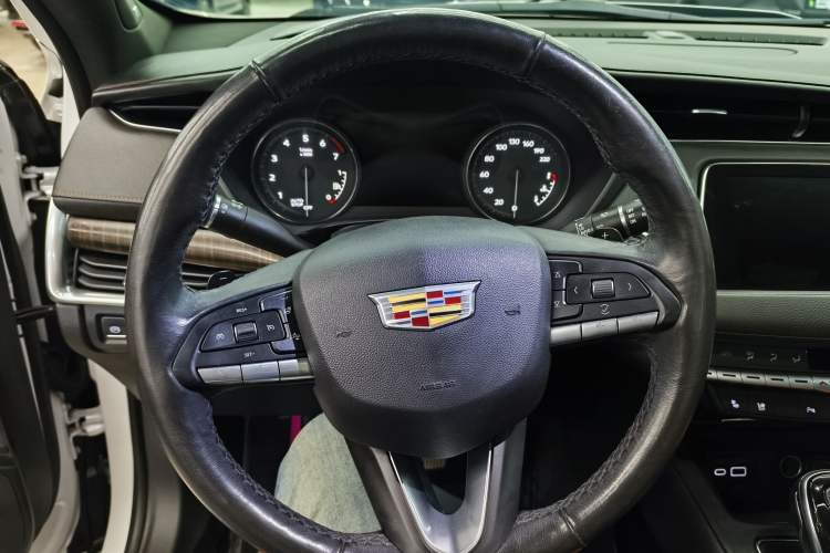 Used Cadillac XT4 2021 28T Four-Wheel Drive Platinum Edition