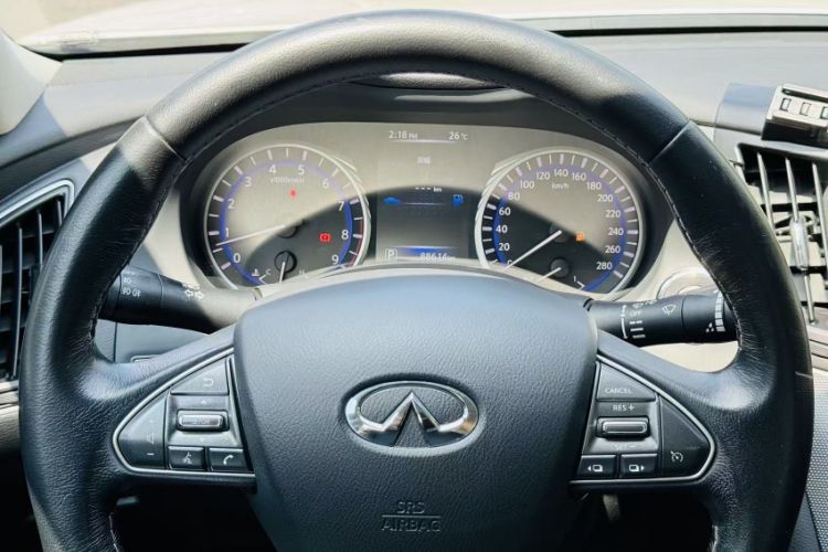 Used Infiniti Q50 2014 3.7L Comfort Edition Odometer Close Up