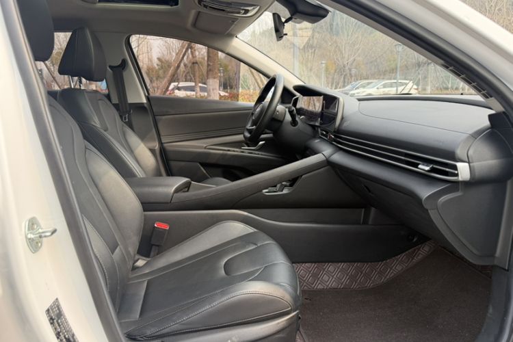 Used Hyundai Elantra 2021 1.5L CVT LUX Prestige Edition