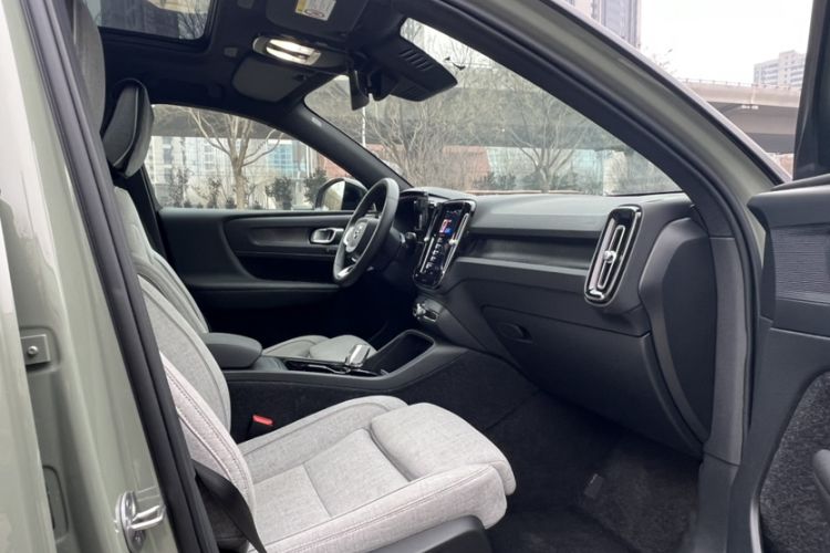 Used Volvo XC40 New Energy 2023 Four-Wheel-Drive High-Performance Version