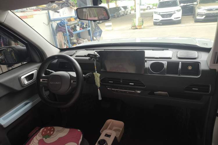 Used Geely Galaxy Panda 2023 Panda Mini 200km Endurance Bear Interior 1