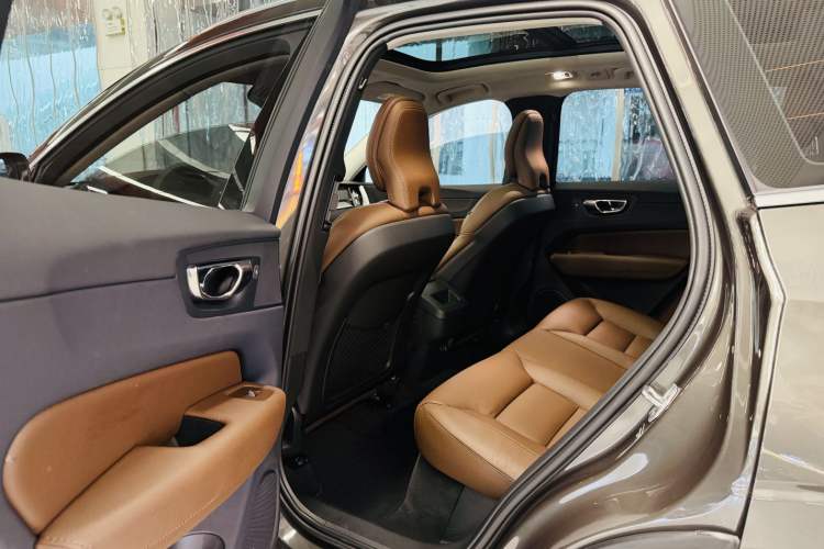 Used Volvo XC60 2019 T5 4x4 Smart Edition China V Standard
