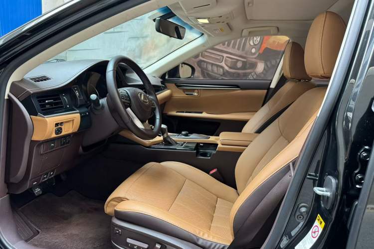 Used Lexus ES 2016 200 Midnight Special Limited Edition
